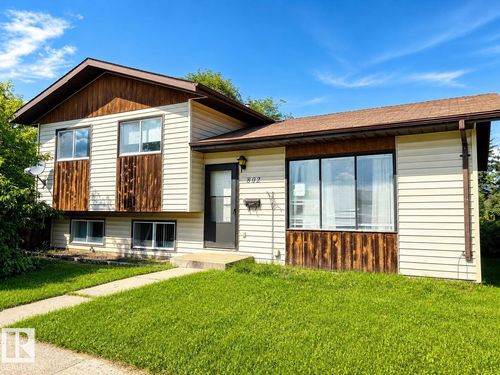 802 16 Ave, Cold Lake, AB, T9M1L2 | Card Image