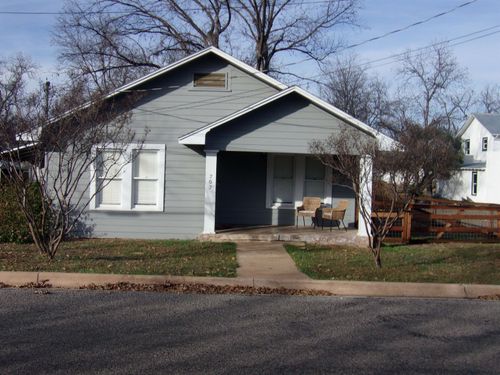 207 E Wallace St, Llano, TX, 78643-2050 | Card Image