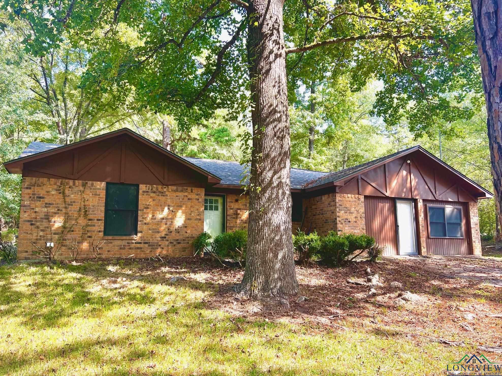 Cedarcrest Dr, Marshall, TX 75672