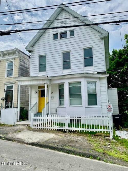 58 Thompson St, Troy, NY, 12180-5934 | Card Image