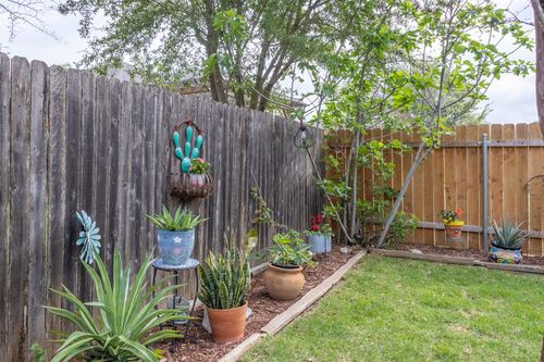 210 Wincliff Dr, Buda, TX, 78610-3463 | Card Image