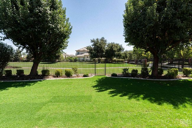 2416 Edingal Dr, House other with 4 bedrooms, 3 bathrooms and null parking in Bakersfield CA | Image 5