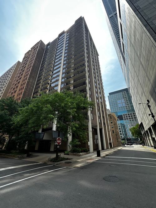 apt-19e-201 E Chestnut St, Chicago, IL, 60611-7383 | Card Image
