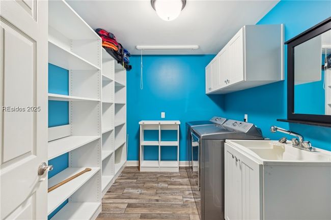 LAUNDRY ROOM - FIRST LEVEL | Image 24