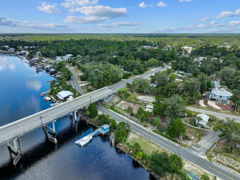 Land in Steinhatchee