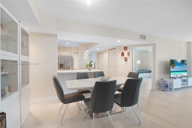 APT-704 - 1155 Brickell Bay Dr, Condo with 3 bedrooms, 2 bathrooms and null parking in Miami FL | Image 17