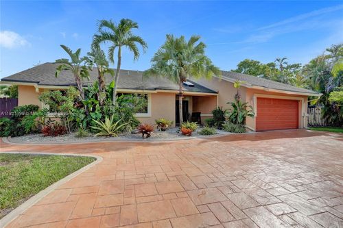 10030 Sw 8th St, Pembroke Pines, FL, 33025-1029 | Card Image