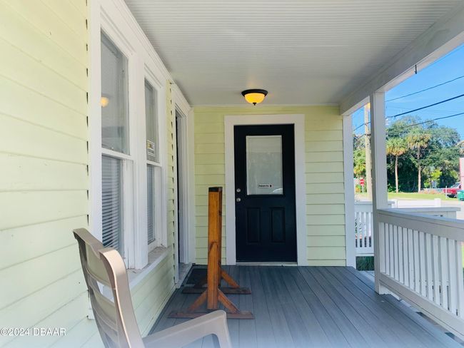 FRONT PORCH AREA (DUAL DOOR ENTRY POINTS) | Image 4