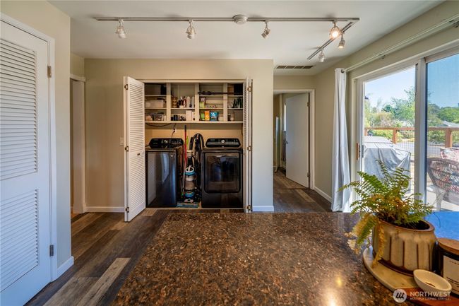 New washer/dryer stay with the home | Image 19