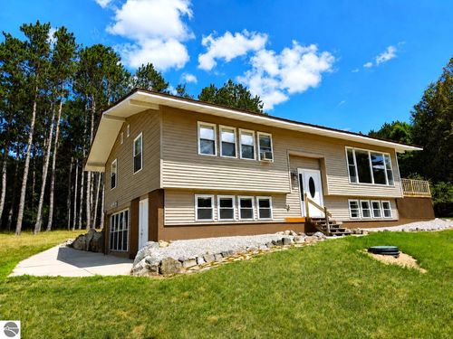 17685 Meceola Road, Hersey, MI, 48639 | Card Image