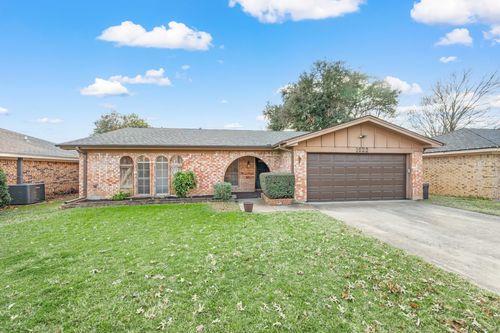 1632 Winchester Way, Bedford, TX, 76022-6831 | Card Image