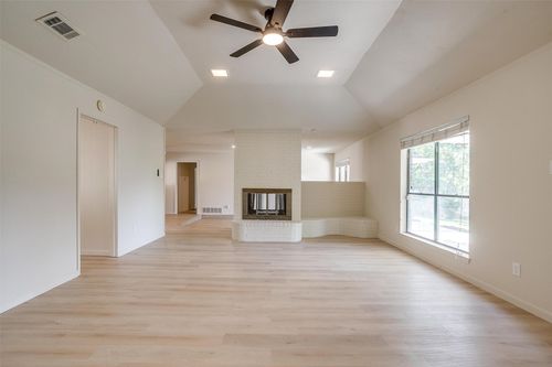 4424 Foxfire Way, Fort Worth, TX, 76133-6704 | Card Image