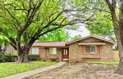 2121 Travis Dr, Carrollton, TX, 75006-7650 | Card Image