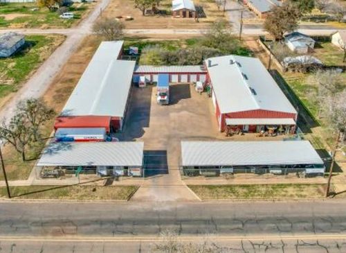 810 S Main St, Quanah, TX, 79252-4754 | Card Image