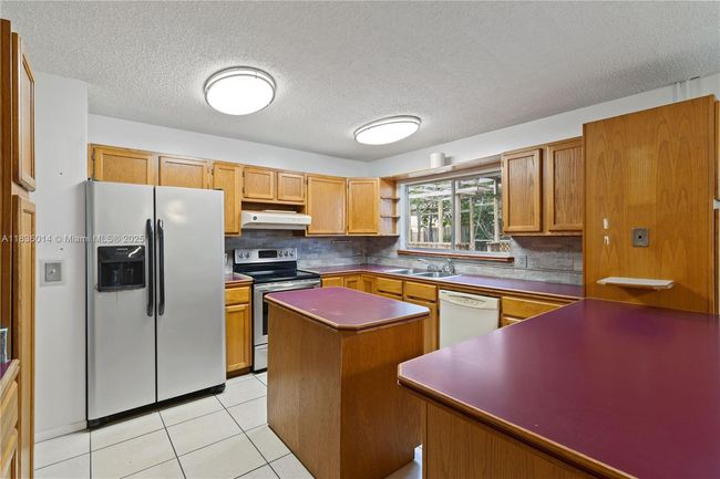 961 Schumann Dr, House other with 3 bedrooms, 2 bathrooms and null parking in Sebastian FL | Image 4