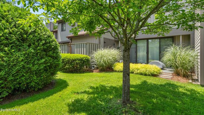 424 N Hemlock Ln, Condo with 3 bedrooms, 3 bathrooms and 2 parking in Williamstown MA | Image 34