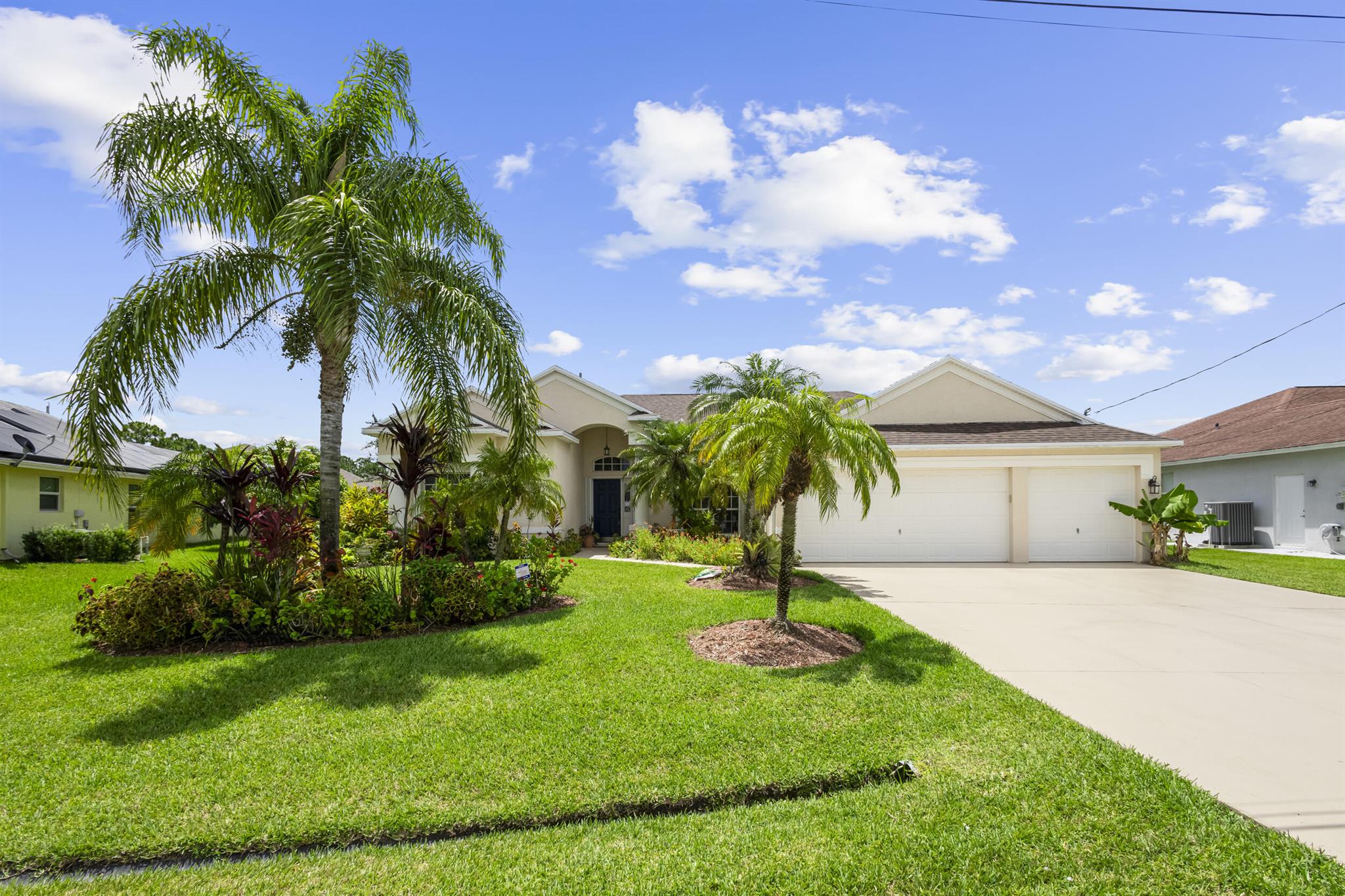 Hacienda Ln, Port Street Lucie, FL 34986