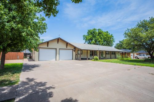1112 8th St, Olton, TX, 79064-1823 | Card Image