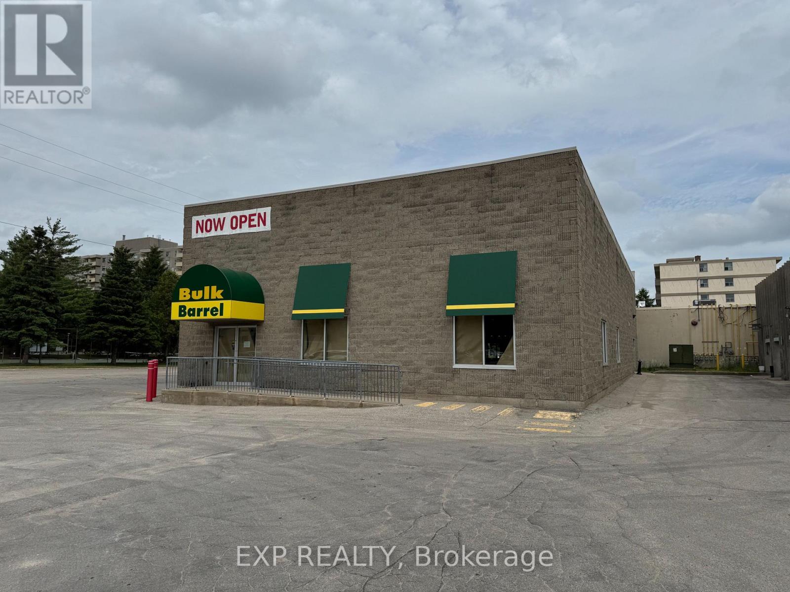 Commercial Lease in London North (North N) 3