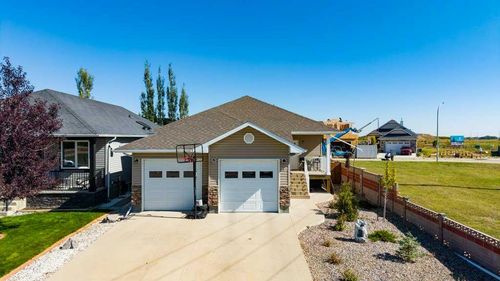 259 Gateway Manor S, House with 5 bedrooms, 3 bathrooms and 4 parking in Lethbridge AB | Card Image