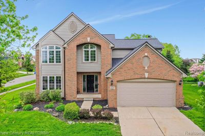 6020 Majestic Oaks Drive, Home with 4 bedrooms, 3 bathrooms and null parking in Commerce Twp MI | Image 2