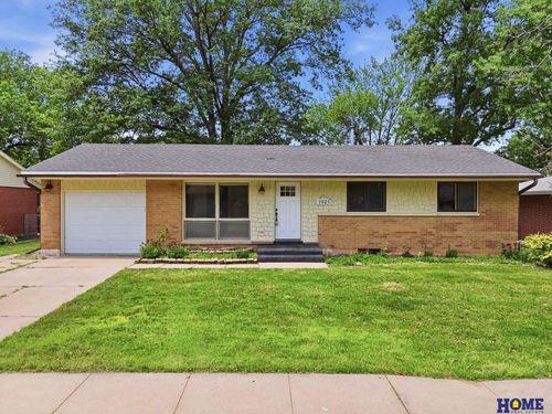 1021 Driftwood Dr, Lincoln, NE, 68510-4446 | Card Image