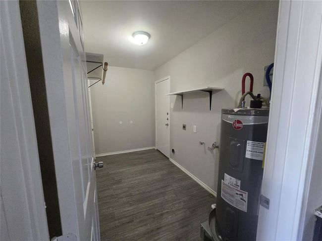 UNIT-13 - 3451 W Highway 6, Home with 2 bedrooms, 1 bathrooms and 1 parking in Alvin TX | Image 5