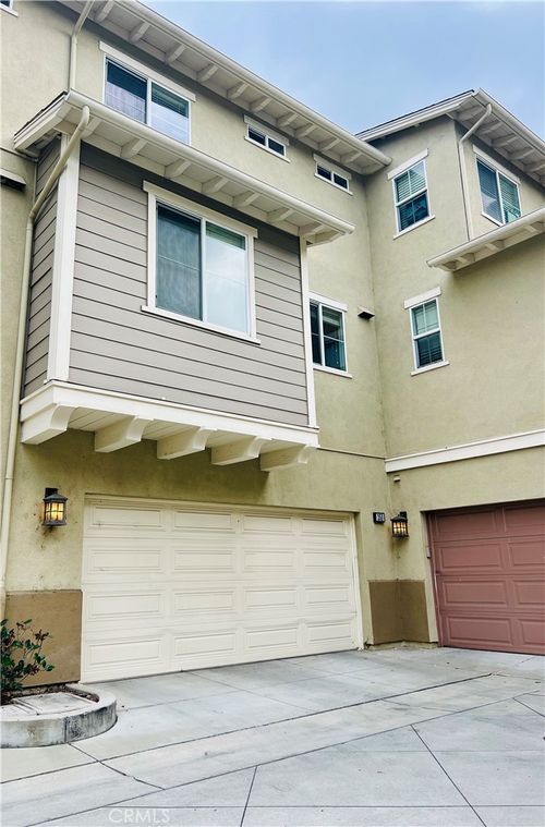 350 Flyers, Tustin, CA, 92782 | Card Image