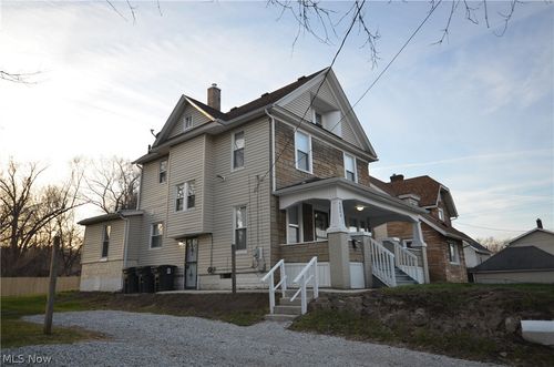 1064 Lane St, Akron, OH, 44307-1749 | Card Image