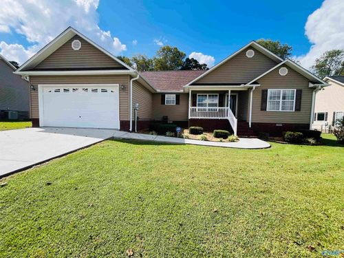 121 Gaines Loop W, Boaz, AL, 35956-8200 | Card Image