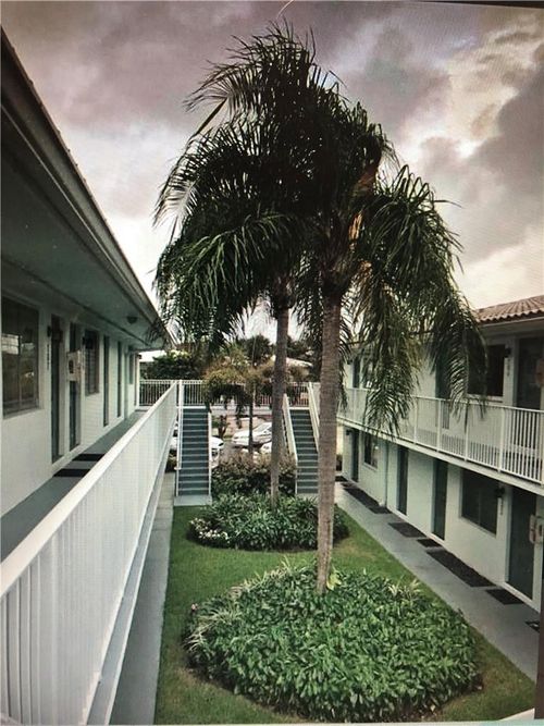 apt-205-2050 Ne 39th St, Fort Lauderdale, FL, 33308-5680 | Card Image