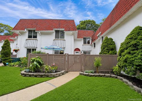 99 Skyline Dr, Coram, NY, 11727-3636 | Card Image