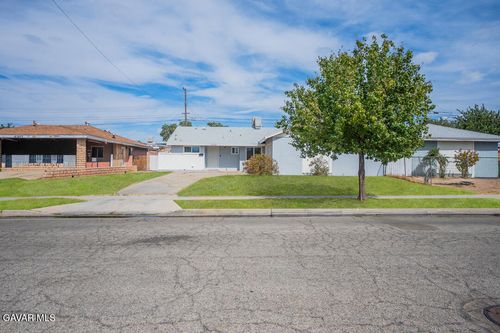 45462 3rd St E, Lancaster, CA, 93535-1805 | Card Image