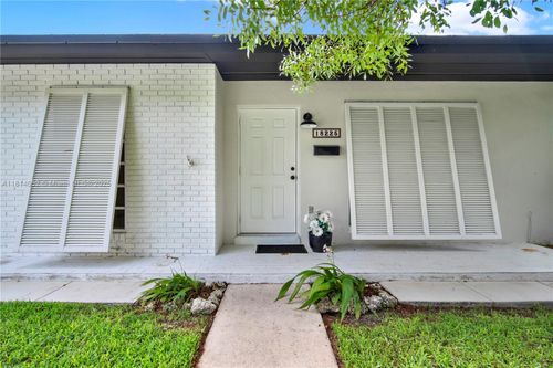 18225 Sw 94th Ave, Palmetto Bay, FL, 33157-5612 | Card Image