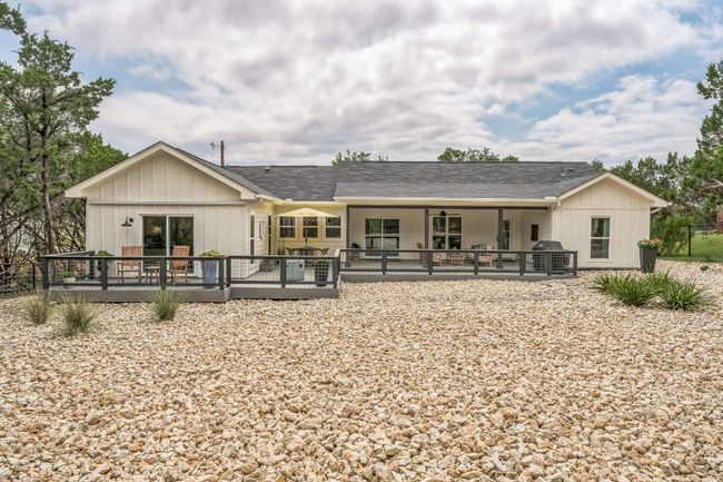 Plenty of space for outdoor activities. | Image 29