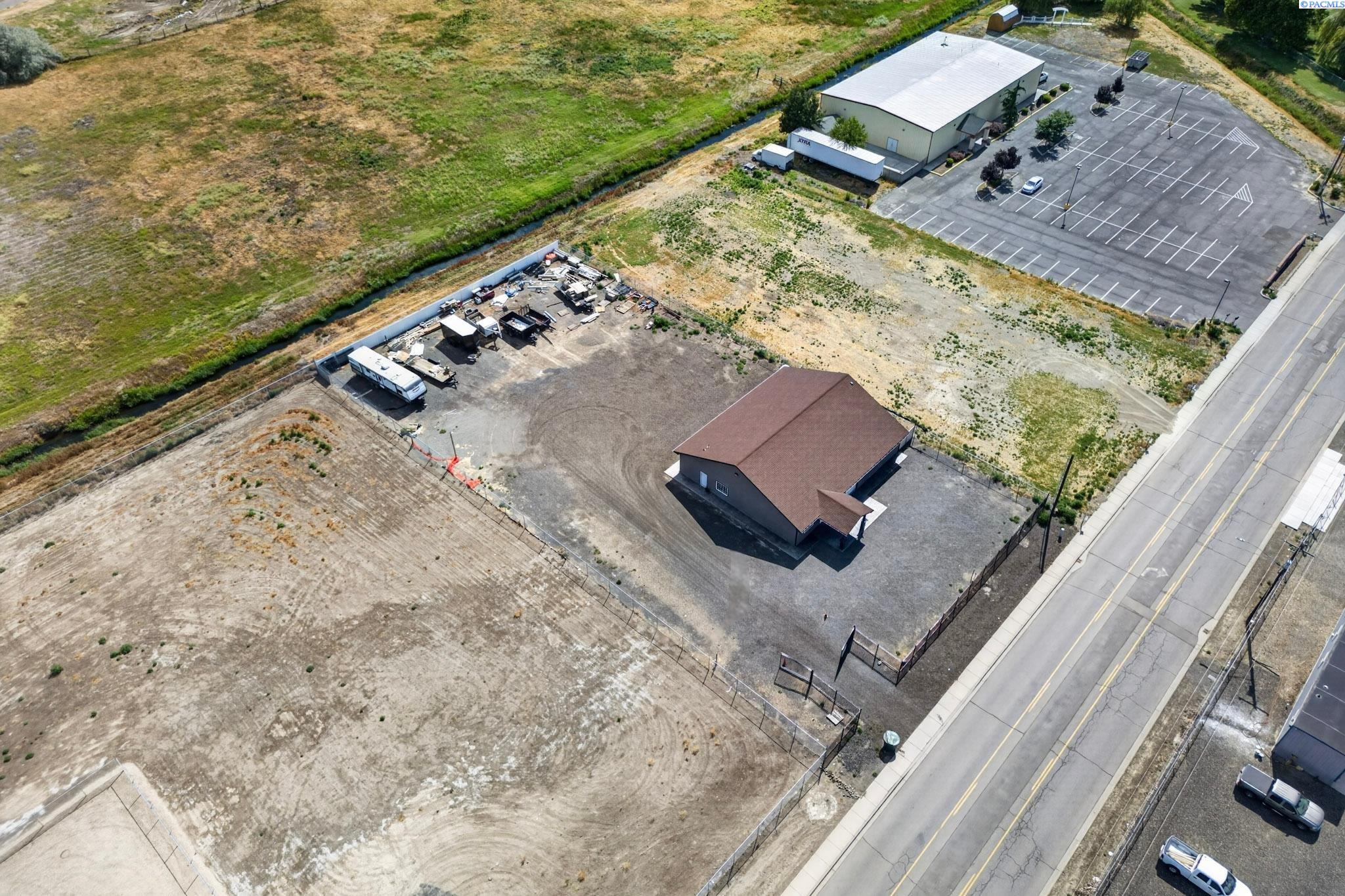 Commercial Sale in Grandview 4