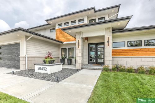 28432 Laurel Cir, Valley, NE, 68064-1670 | Card Image