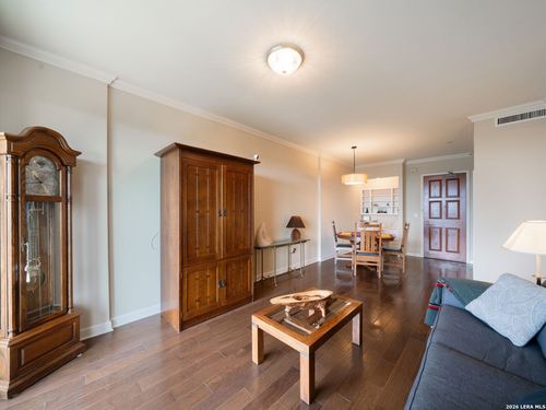 702-1 Towers Park Ln, San Antonio, TX, 78209-6421 | Card Image