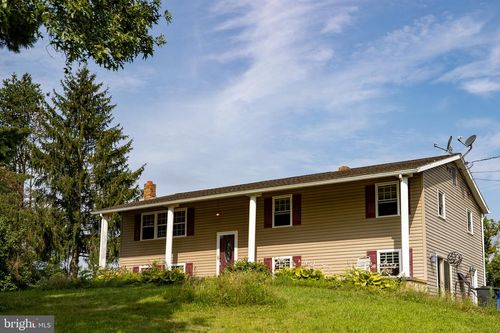 4230 Schoolhouse Rd, DOVER, PA, 17315-3254 | Card Image