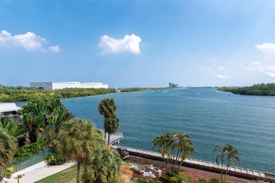 426 - 500 Bayview Dr, Condo with 2 bedrooms, 2 bathrooms and null parking in Sunny Isles Beach FL | Image 2