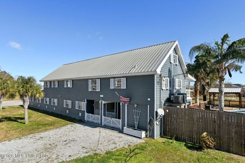 10000 New York St, Bay Saint Louis, MS, 39520-7050 | Card Image