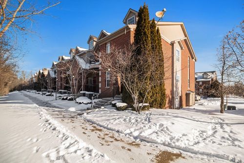 217 W Oakbrook Dr, Ann Arbor, MI, 48103-2279 | Card Image