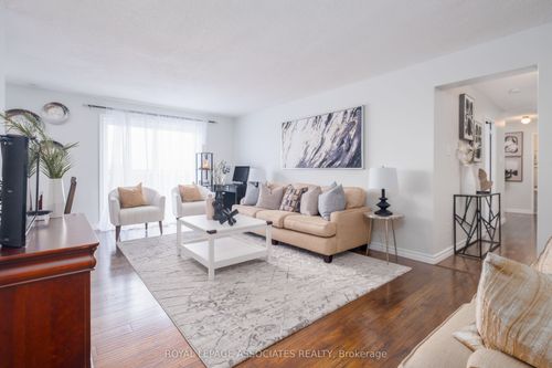 705-855 Kennedy Rd, Scarborough, ON, M1K2E3 | Card Image