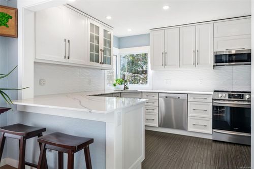 730 Burnside Rd W, Victoria, BC, V8Z1N1 | Card Image