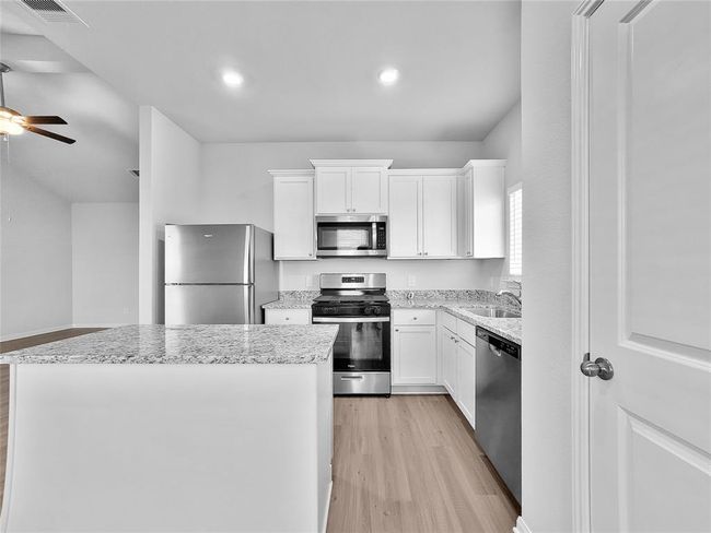 329 Grayson Baw Ln, House other with 4 bedrooms, 2 bathrooms and 2 parking in Waller TX | Image 5