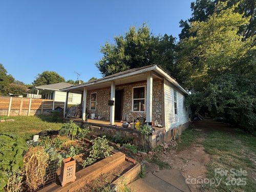 2605 Booker Ave, Charlotte, NC, 28216-4910 | Card Image