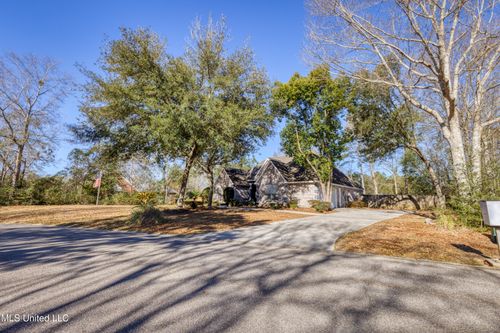 6051 Woods Rd, Picayune, MS, 39466-2199 | Card Image
