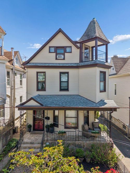 68 Underhill St, Eastchester, NY, 10707-3427 | Card Image