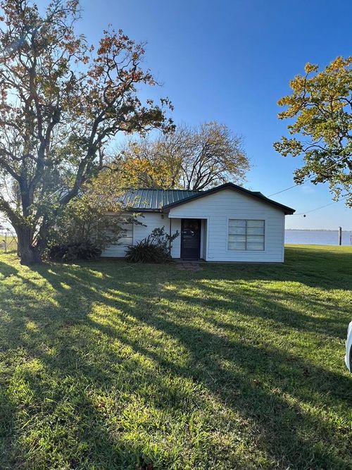 82 Trout St, Palacios, TX, 77465-1751 | Card Image
