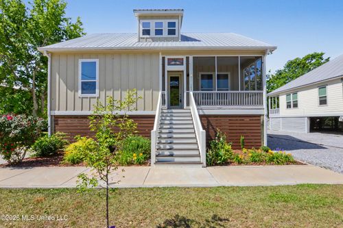 105 Adrienne Ct, Waveland, MS, 39576-6600 | Card Image